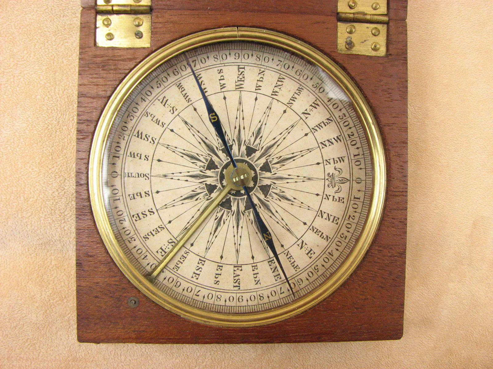 Georgian mahogany cased pocket compass circa 1820 in exceptional condition